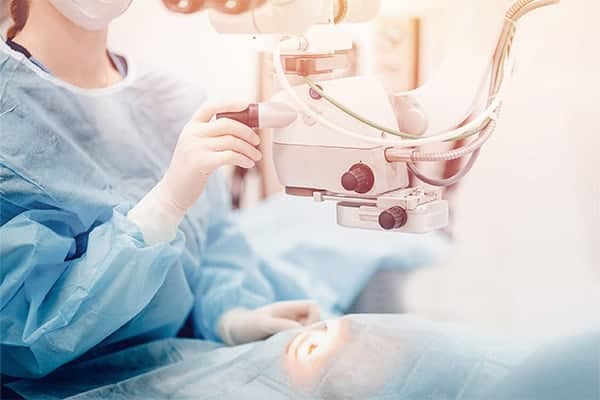 lasik ou smile operation laser des yeux myopie astigmatisme ophtalmo paris 4 dr camille rambaud ophtalmologiste specialiste chirurgie refractive paris