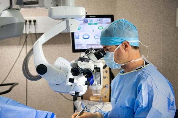 operation lasik paris chirurgie au laser yeux astigmate operation laser ophtalmo paris docteur camille rambaud ophtalmologiste specialiste chirurgie refractive paris