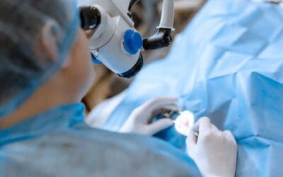 Chirurgie réfractive avec implant
