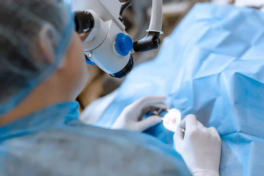 chirurgie refractive implant phake myopie hypermetropie ophtalmologiste chirurgie refractive cataracte paris docteur camille rambaud