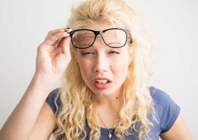 Est-il normal d’avoir la vision floue après chirurgie réfractive ?