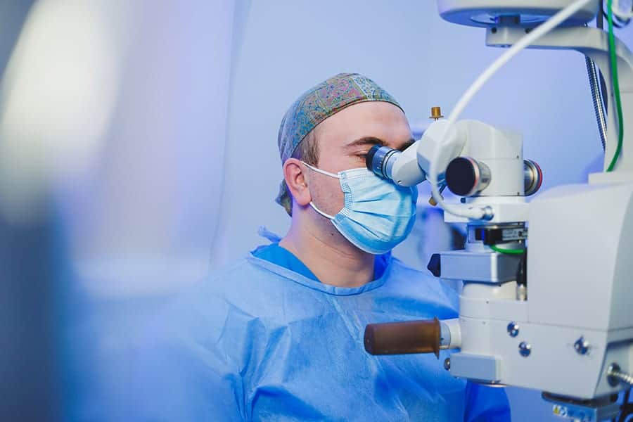 astigmatisme corrige apres operation surcorrection sur-correction symptomes residuel apres lasik chirurgien ophtalmologue paris dr camille rambaud